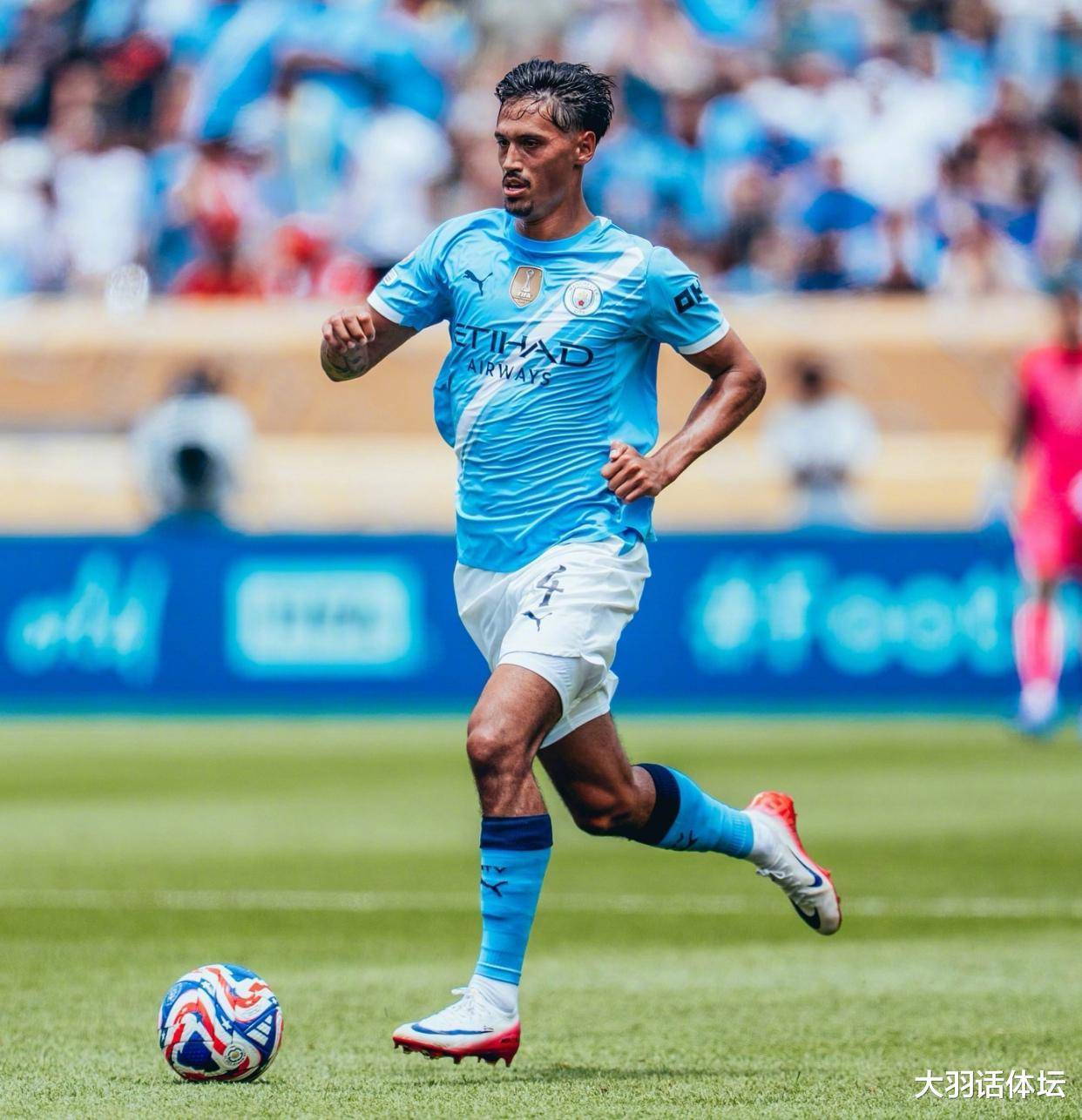 AC米兰发布备战花絮，窗口期回应争议，欧篮联任务艰巨，轮换策略成焦点(fiba国际篮联官方微博现场直播)